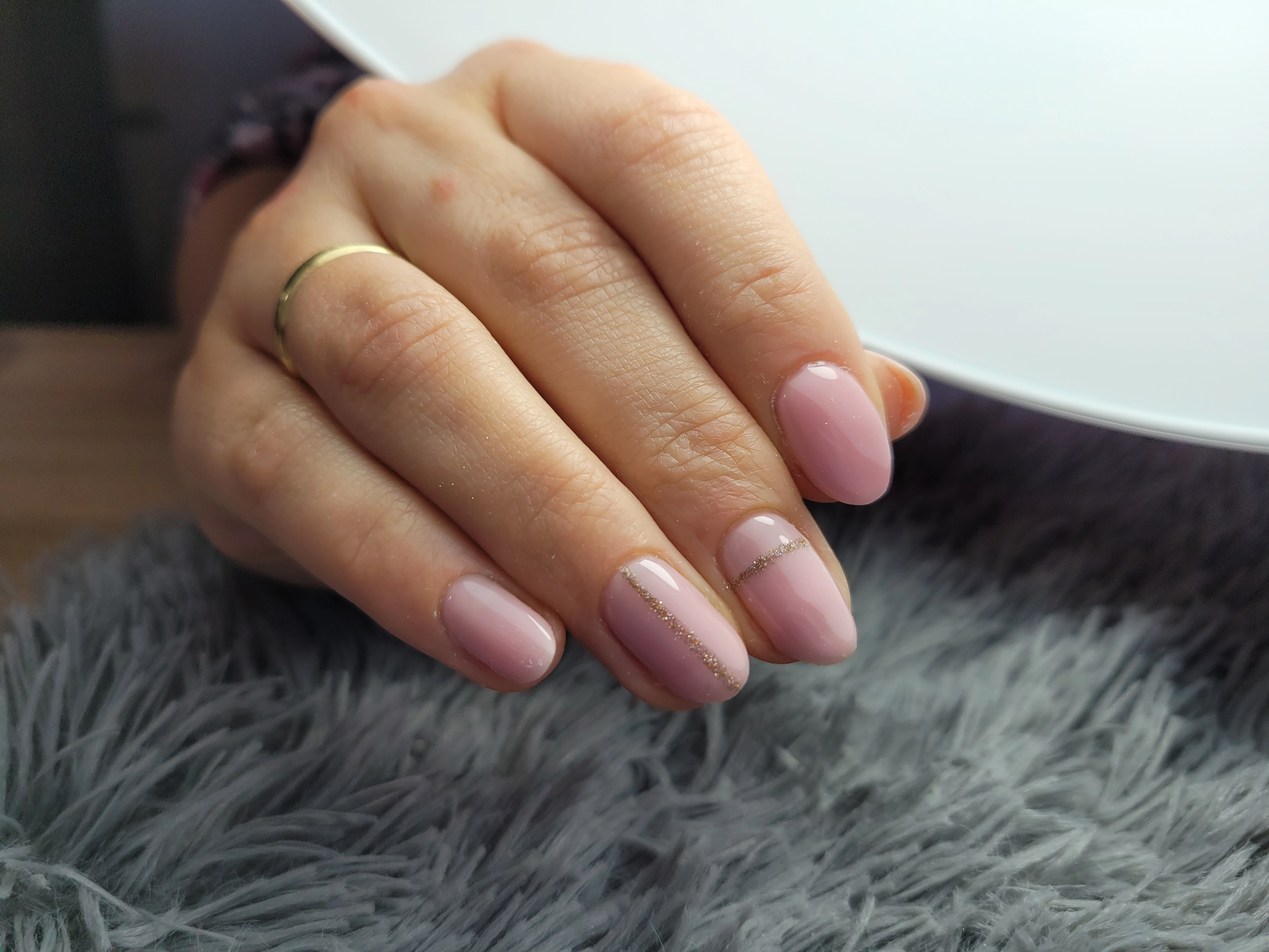 Manicure hybrydowy 