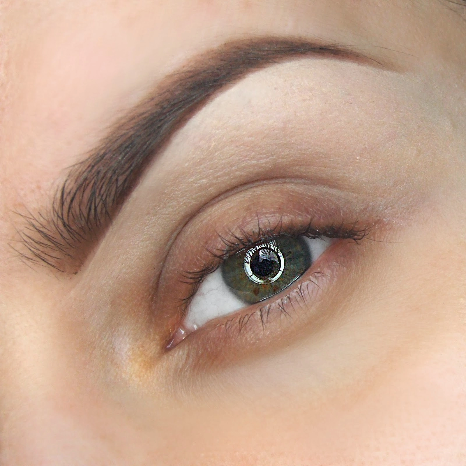 Farbka na brwi z regulacją 